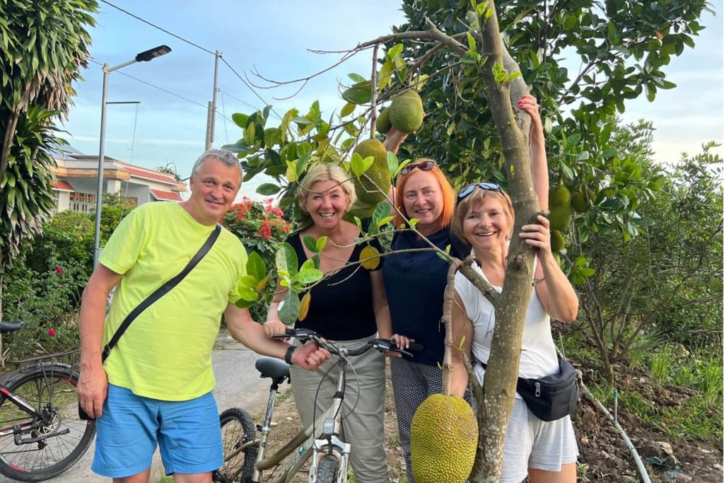 visiting vegetable village - ho chi minh local tour