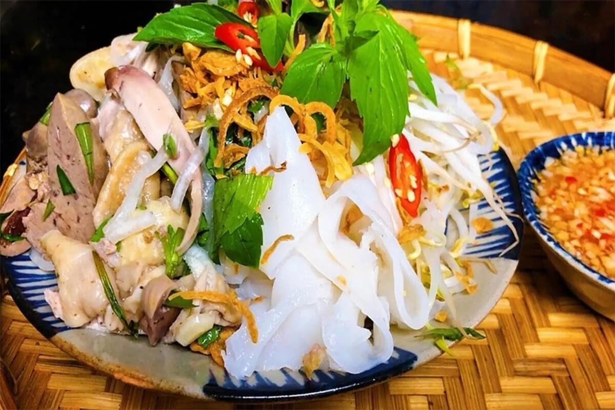 Bánh Ướt Lòng Gà – Steamed Rice Sheets with Chicken