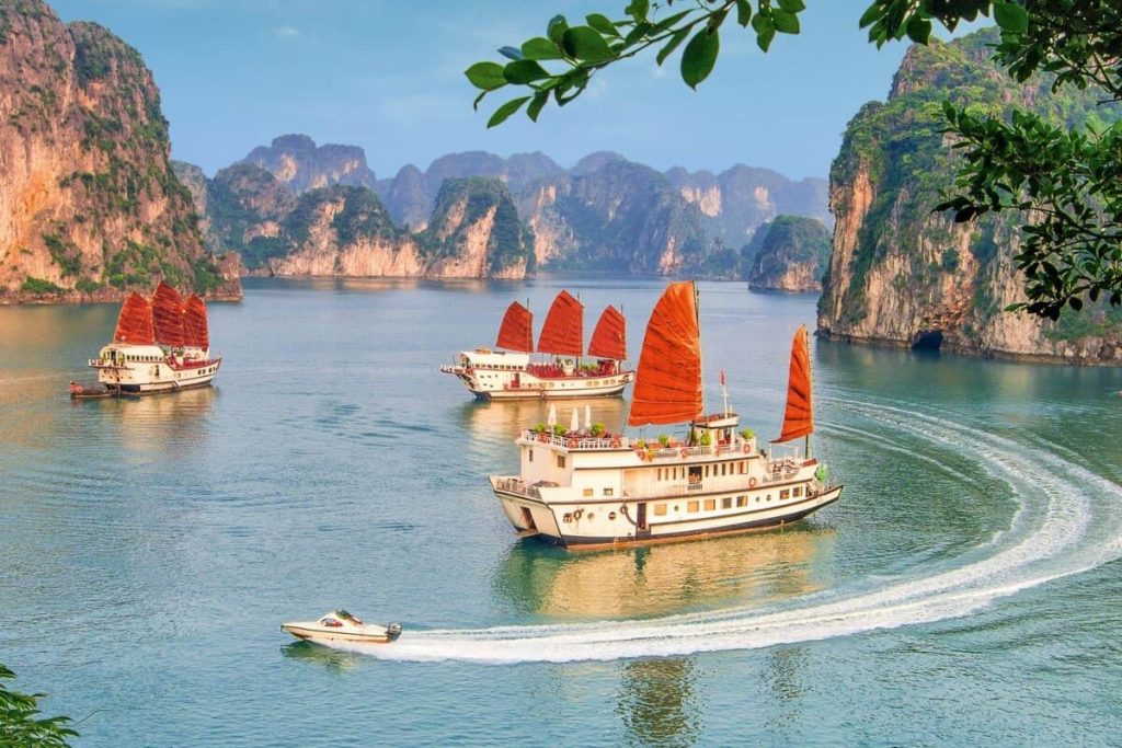 Cruise in Halong Bay Vietnam