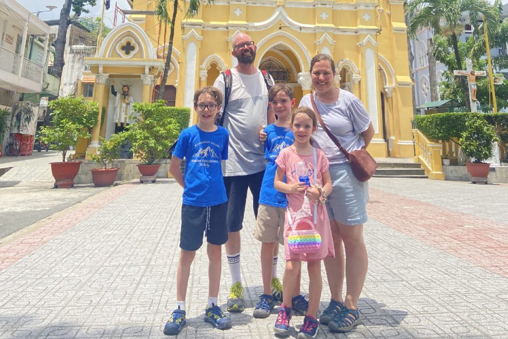 Group-in-Ho-Chi-Minh-City-tours