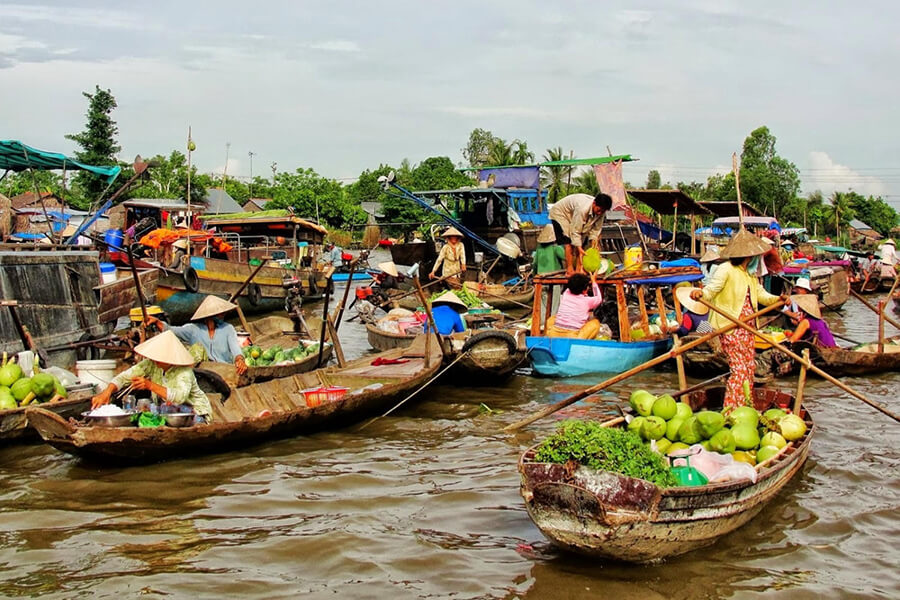 How can you get to Cai Be Floating Market- 