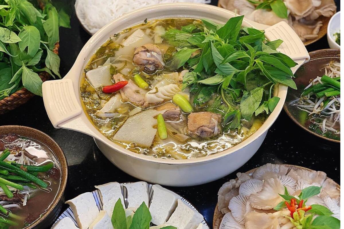 Lẩu Gà Lá É – Herbal Chicken Hotpot - dalat food