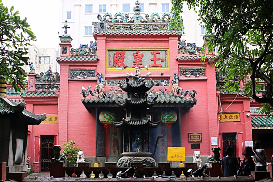 Palace of the Jade Emperor - Ho Chi Minh City tours