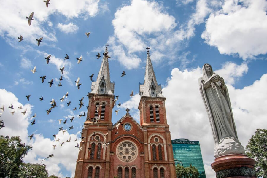 Saigon Notre Dame Cathedral - Saigon local tour