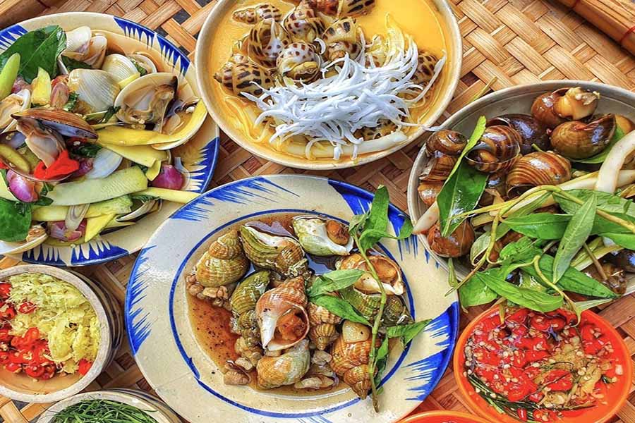 Snail dishes in Saigon_Street food 