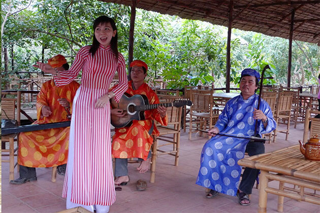 Southern Vietnamese Folk Music - South Vietnam Tour