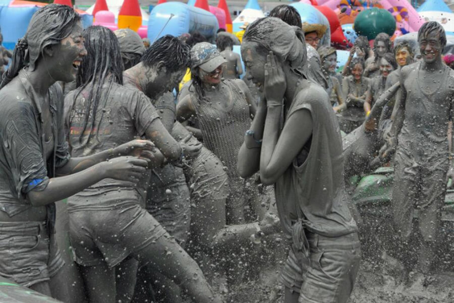 Tam Con Festival- An Extremely Unique Mud Bath at Cai Be Floating Market