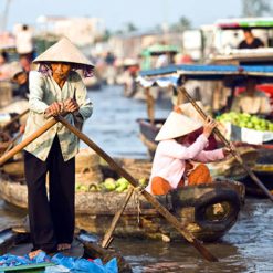 Visit Cai Be Floating Market