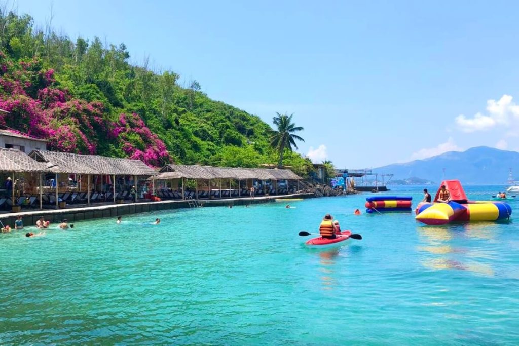 Visit Tranh Beach Island in Southern Vietnam Tour 9 Days