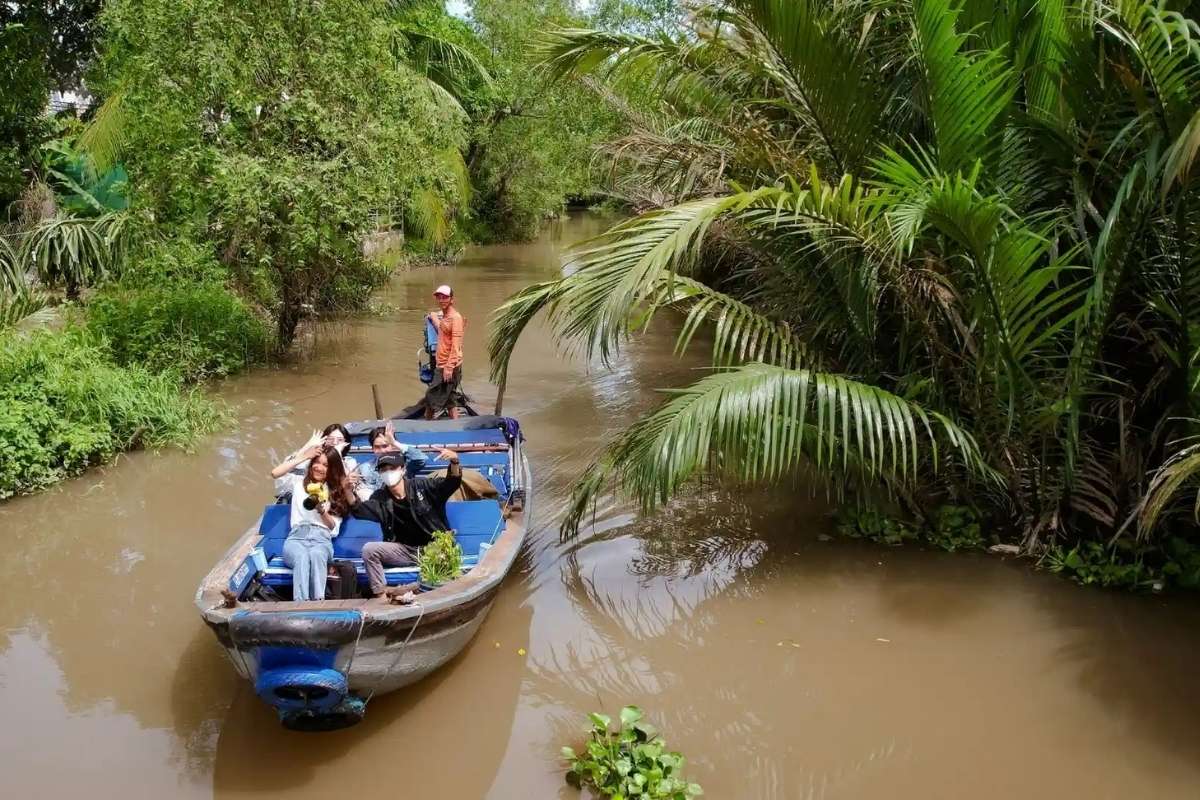 What Is a Sampan Ride in the Mekong Delta