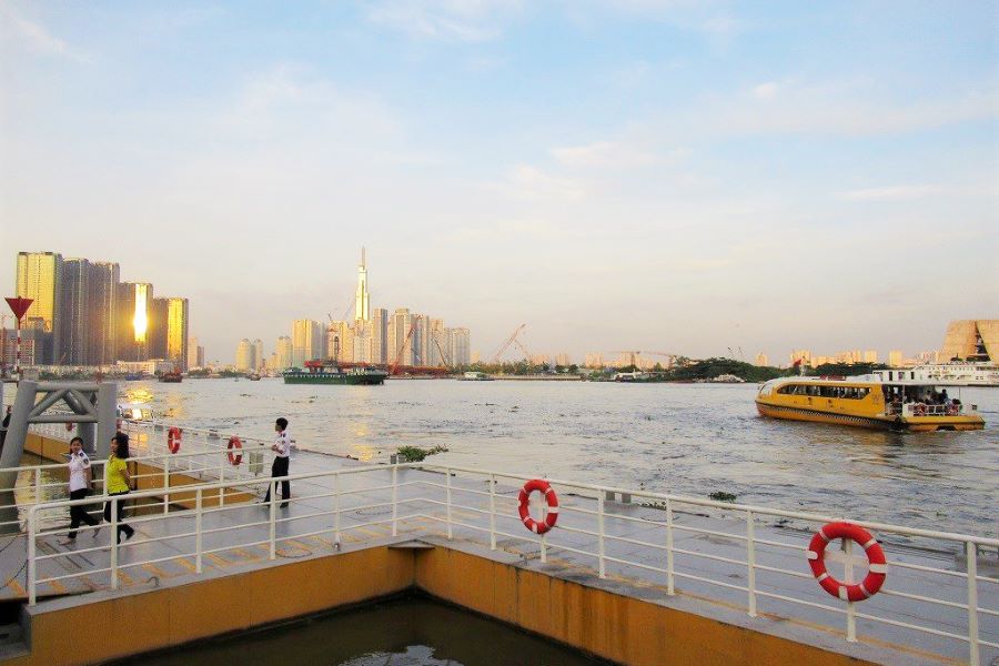 bach dang pier hop on hop off bus in ho chi minh city