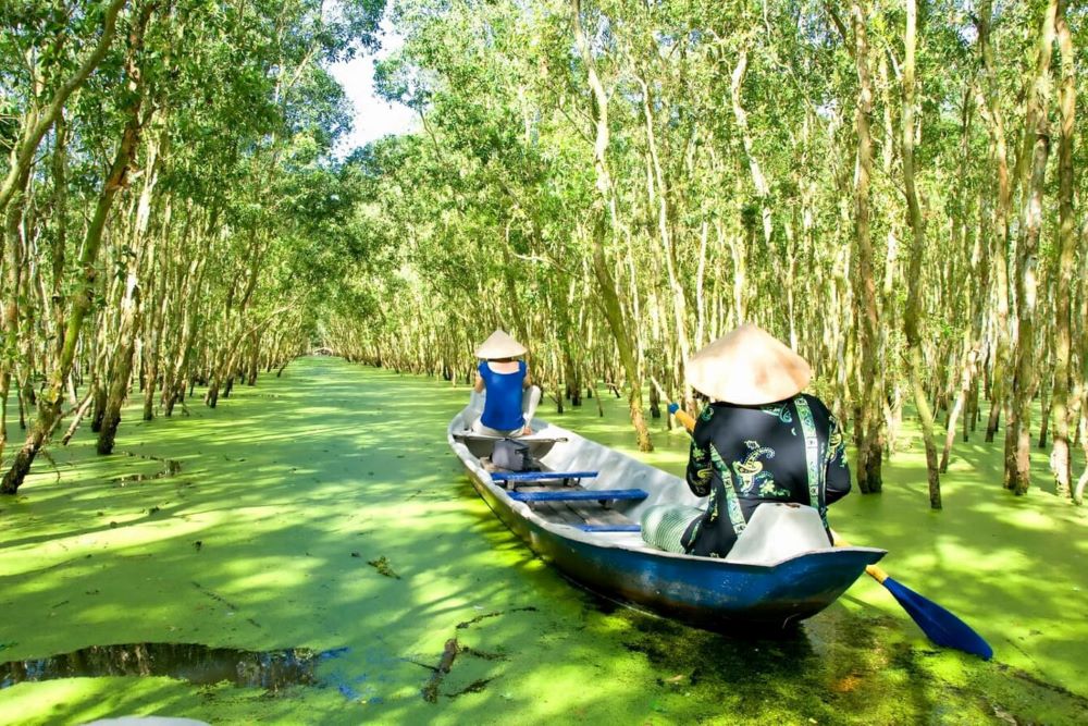 boat trip in chau doc