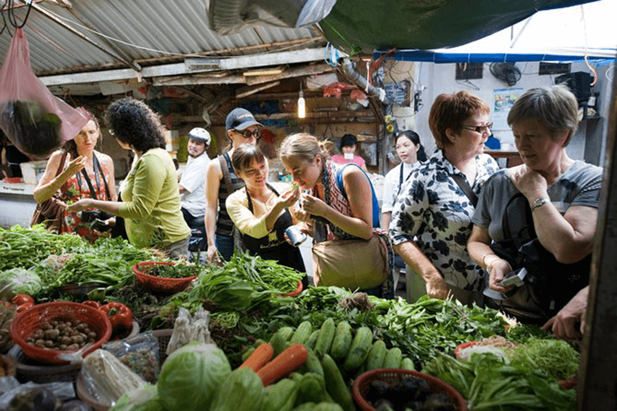 Half Day Market Tour & Cooking Class with Hoa Tuc