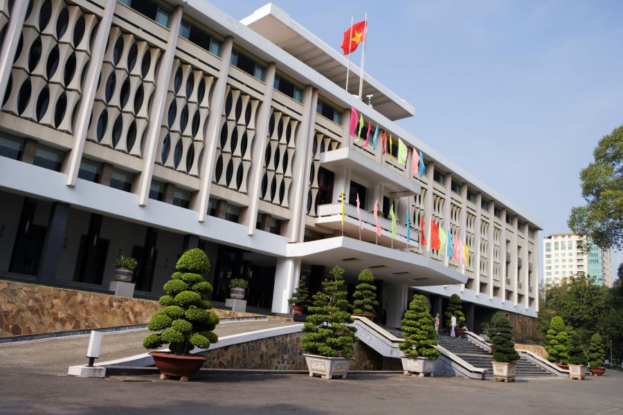 ho chi minh city hop on hop off bus independence palace