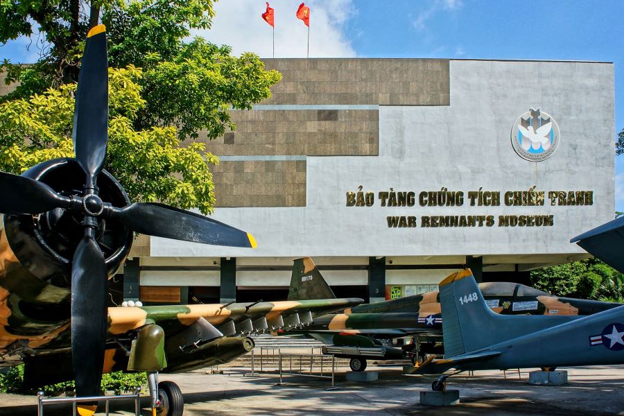 ho chi minh city hop on hop off bus war renmant museum