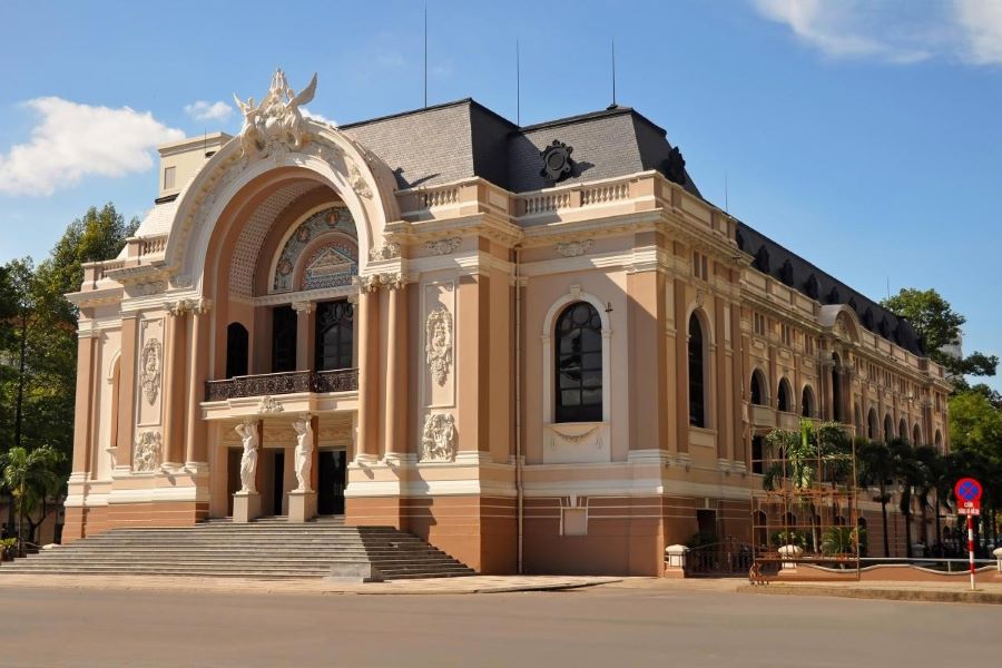 saigon opera house ho chi minh city hop on hop off bus