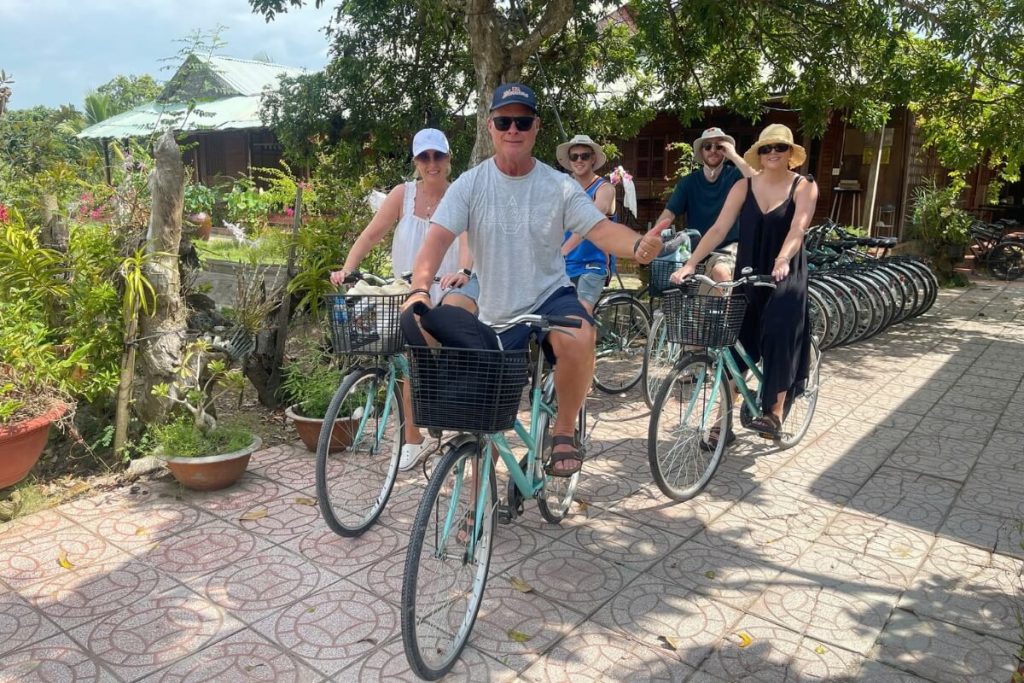 start a cycling trip to the island of Oc