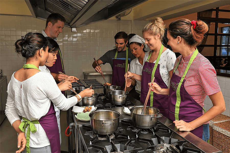 Half Day Market Tour & Cooking Class with Hoa Tuc