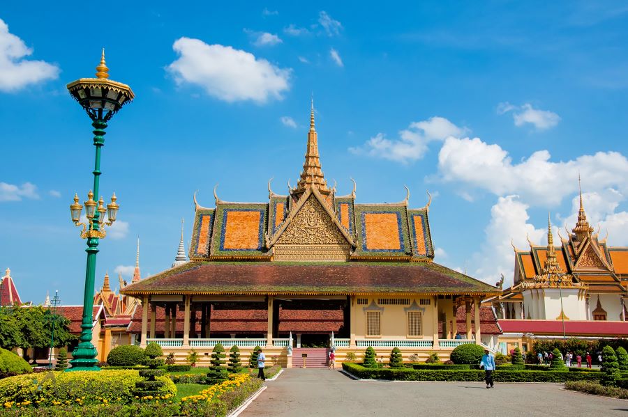 The royal palace in phnom penh - South Vietnam Tour