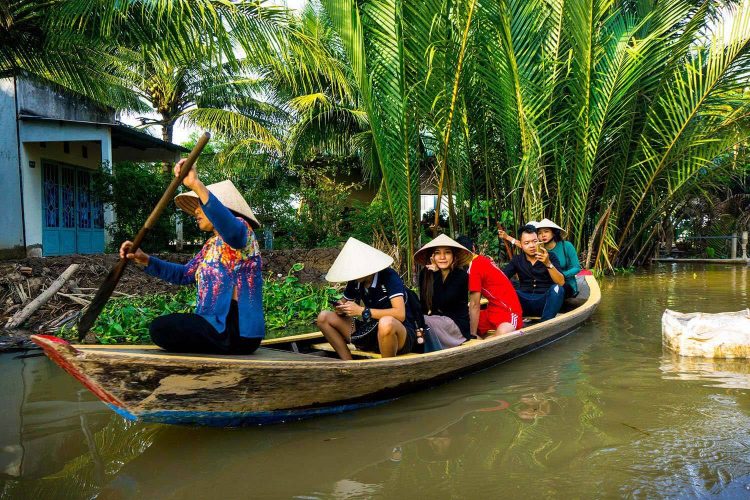 traveling to vinh long-mekong-delta-vietnam